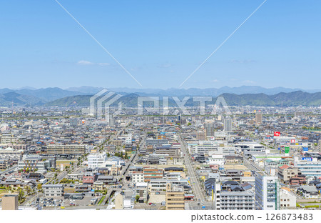 岐阜縣岐阜市：晴天的岐阜市街道（從岐阜縣廳向北望） 126873483