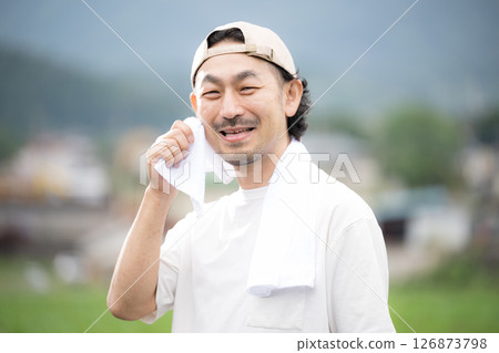 A man sweating in agriculture looks at the camera 126873798
