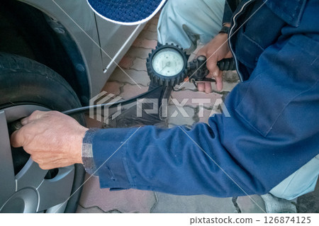 Put air into the car tires 126874125