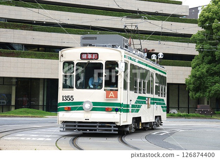 [熊本市電] 1350系列（本線：辛島町電車站） 126874400