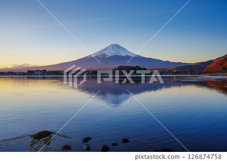 Mount Fuji Reflection on Lake Kawaguchiko at Sunrise 126874758