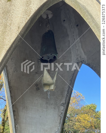兒童和平紀念碑:裡面有紙鶴和鈴鐺 兒童和平紀念碑:裡面有紙鶴和鈴鐺 126875373