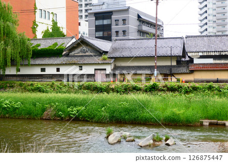 富商「鄉櫻」所建造的大倉庫，是岩手縣盛岡市中津川地區的地標 126875447