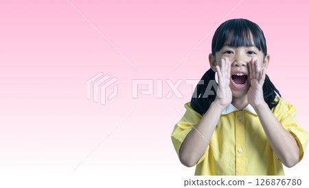 A Japanese elementary school girl smiling and shouting with her mouth open (for horizontal banners) 126876780