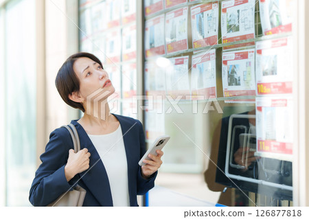 女人在尋找財產 女人在尋找財產 126877818