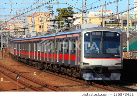 運行於東橫線的5050系列列車 運行於東橫線的5050系列列車 126878431