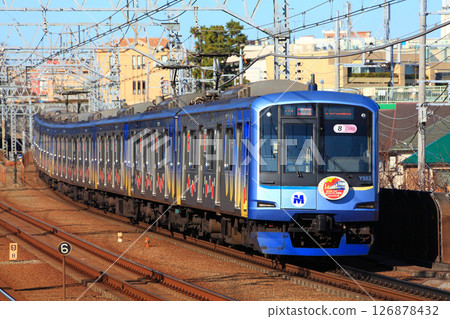 運行於東橫線上的橫濱港未來鐵道Y500系列列車 126878432