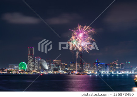 神奈川縣:橫濱開港節及煙火大會 神奈川縣:橫濱開港節及煙火大會 126878490