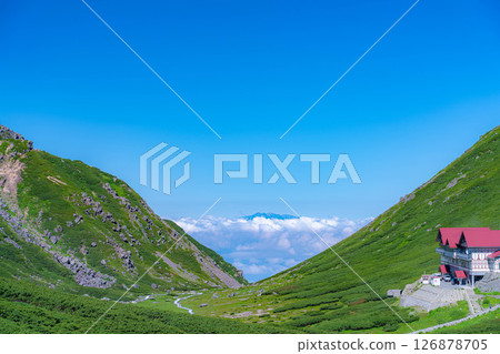 [Summer mountain climbing] Climbing Mt. Norikura in summer [Nagano Prefecture] 126878705
