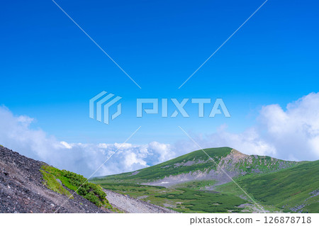 [Summer mountain climbing] Climbing Mt. Norikura in summer [Nagano Prefecture] 126878718