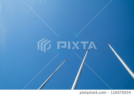 藍天和旗桿 126878934