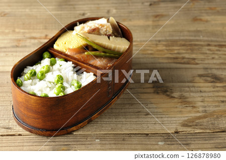 Bean and rice lunch box with plenty of side dishes 126878980