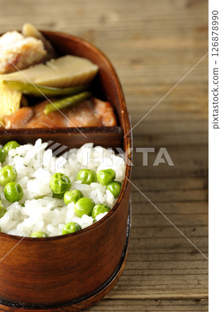 附贈豐富配菜的豆米便當盒 126878990