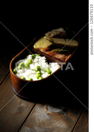 Bean and rice lunch box with plenty of side dishes 126879110