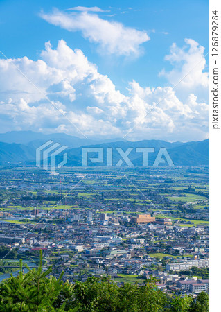[夏季素材]松本平原和積雨雲[長野縣] 126879284