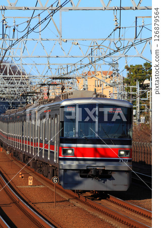 3000 series train running on the Meguro Line 126879564