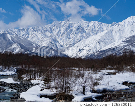 Snow-covered mountain range of the Northern Alps, Hakuba Village, Nagano Prefecture 126880011
