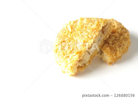 白色背景下拍攝的牛肉丸子 126880156