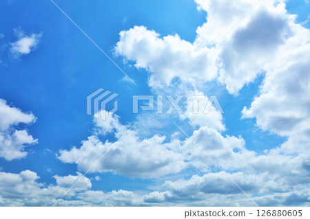 夏天藍天和雲彩 夏天藍天和雲彩 126880605