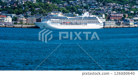 抵達長崎港的客船（Regatta）對岸的全景[長崎市] 126880640