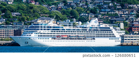 Panorama from the opposite shore of the passenger ship (Regatta) arriving at Nagasaki Port [Nagasaki City] 126880651