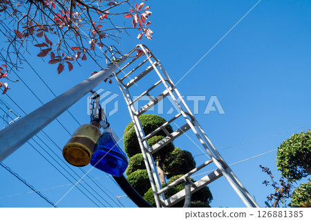 Gardening tripod 126881385