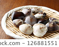 Chiba Prefecture clams served in a colander 126881551