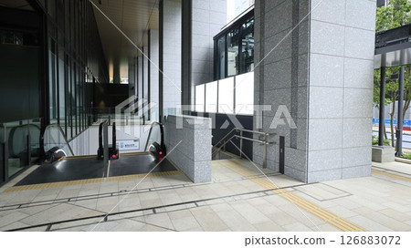 東京地鐵銀座線、南北線溜池山王站12b出口設置的電梯及手扶梯 東京地鐵銀座線、南北線溜池山王站12b出口設置的電梯及手扶梯 126883072