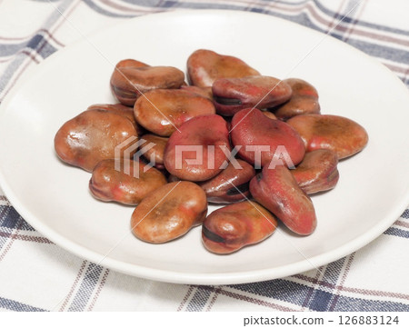Broad beans, red peeled broad beans Broad beans, red peeled broad beans 126883124