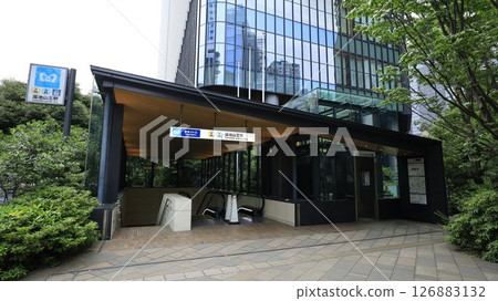 東京地鐵銀座線、南北線溜池山王站14號出口設置的電梯及手扶梯 東京地鐵銀座線、南北線溜池山王站14號出口設置的電梯及手扶梯 126883132