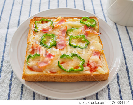 Pizza toast  126884105