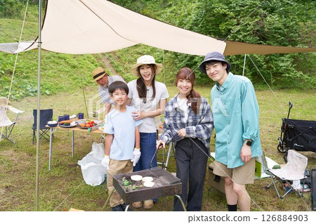 Commemorative photo taken at the campsite 126884903