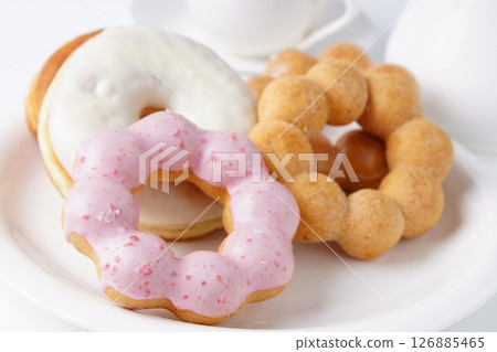 Delicious donuts 126885465