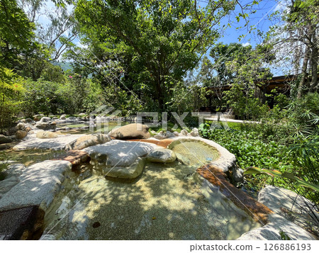 花園露天溫泉的場景 126886193