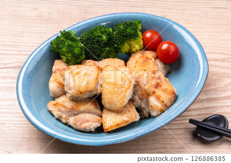 Deep-fried chicken marinated in salt koji Deep-fried chicken marinated in salt koji 126886385