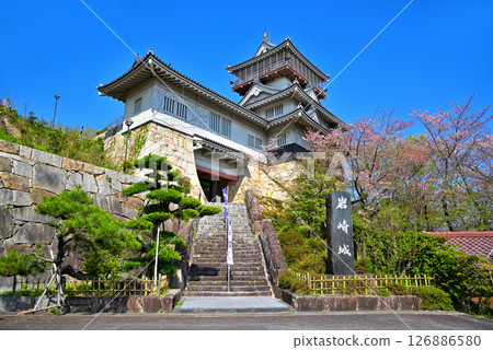 【愛知縣】日進市的春天:岩崎城的複製塔與櫻花 【愛知縣】日進市的春天:岩崎城的複製塔與櫻花 126886580