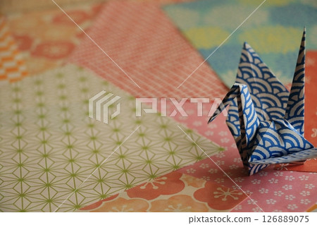Origami cranes and chiyogami 126889075