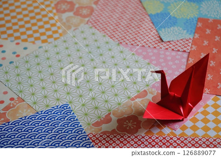 摺紙鶴和千代紙 摺紙鶴和千代紙 126889077