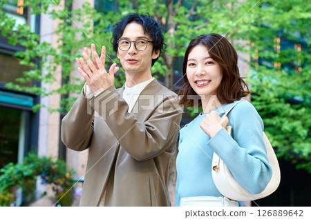 年輕的男人和女人約會 126889642