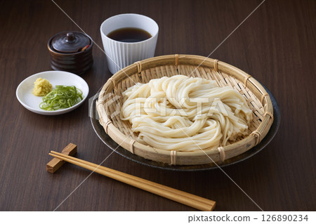 Udon noodles served in a colander 126890234