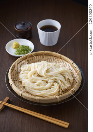 Udon noodles served in a colander 126890240