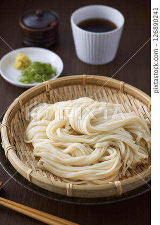 Udon noodles served in a colander 126890241