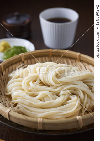 Udon noodles served in a colander 126890242