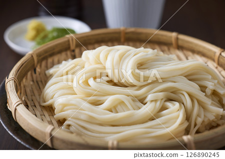 Udon noodles served in a colander 126890245