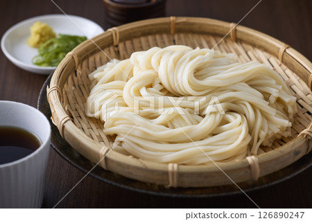 Udon noodles served in a colander 126890247