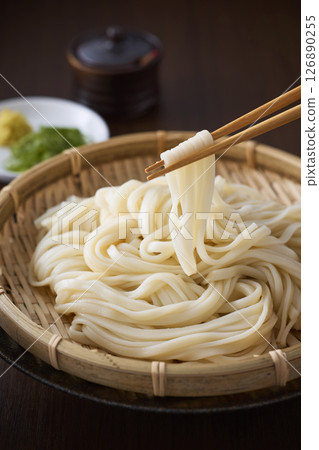 Udon noodles served in a colander 126890255