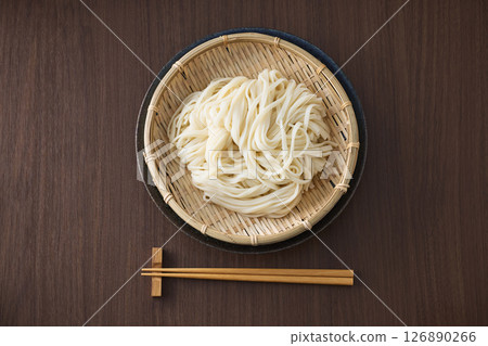 用濾鍋盛裝的烏龍麵 126890266