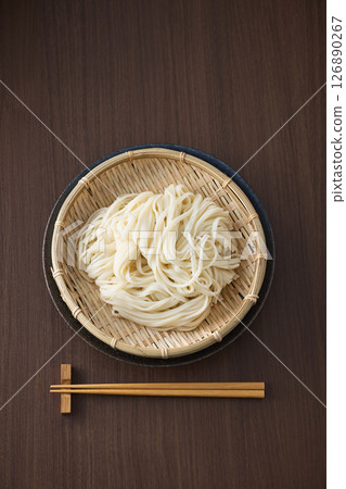 用濾鍋盛裝的烏龍麵 126890267