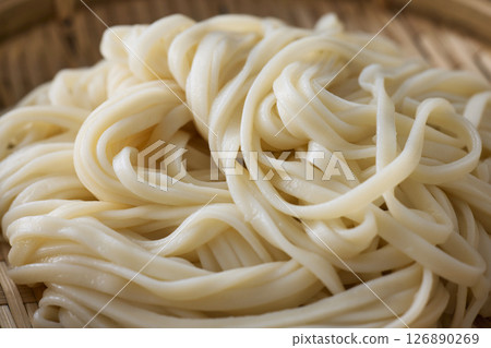 Udon noodles served in a colander 126890269
