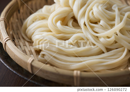 Udon noodles served in a colander 126890272
